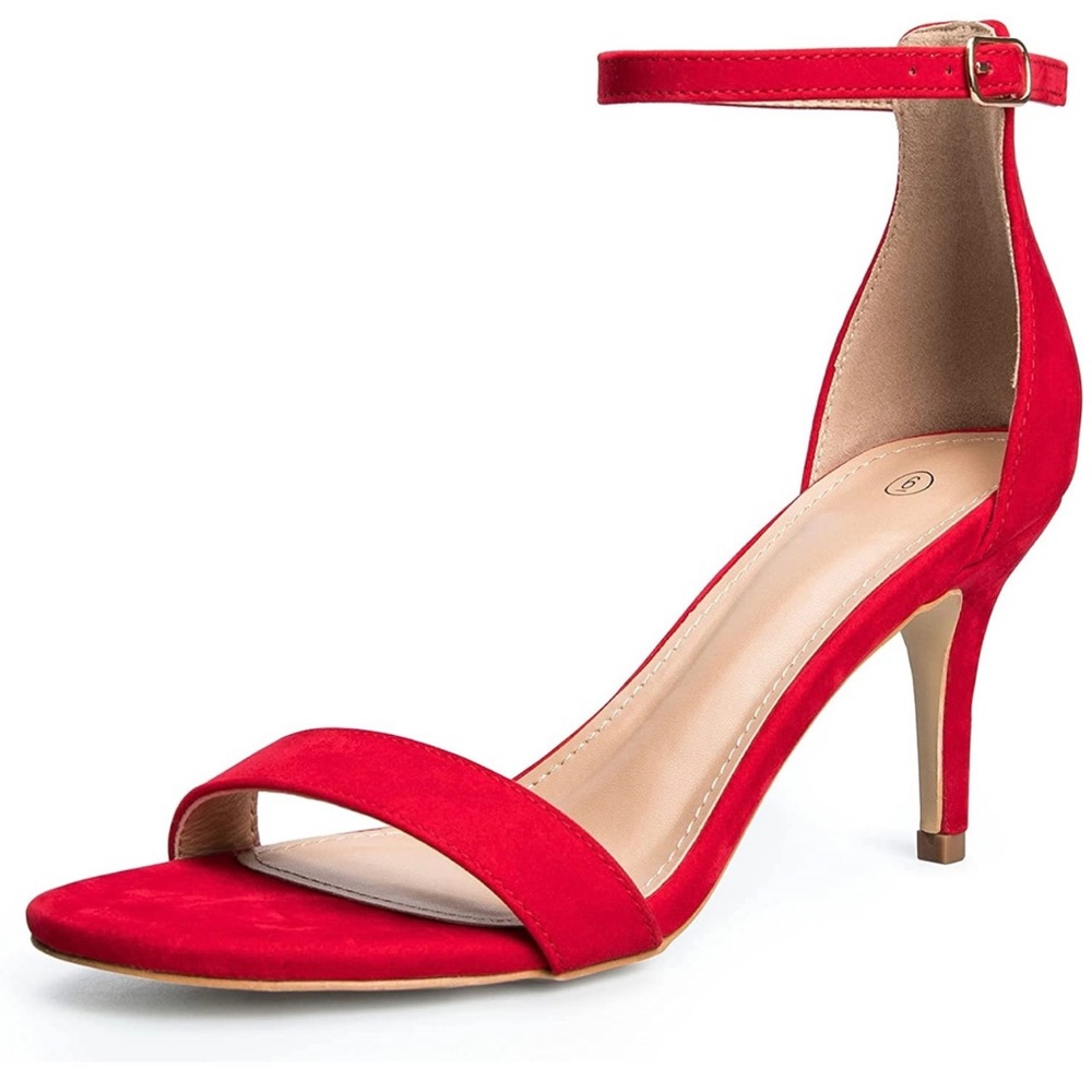 Women’s size 8, 3 inch heel new in box